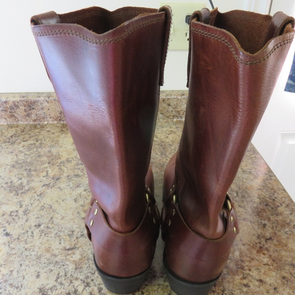 Boots - Picture 3 of 10